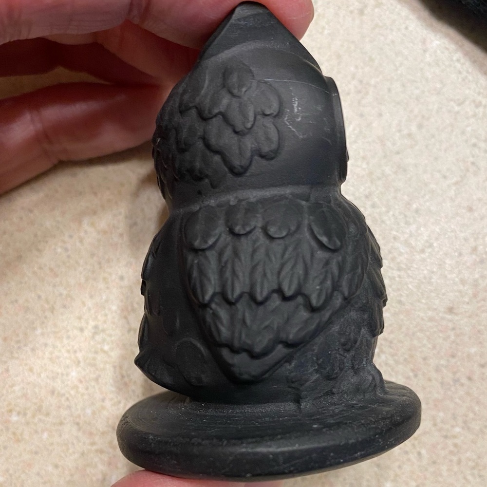 Black obsidian owl, approximately 2.5” high & base 2” across - Picture 8 of 9